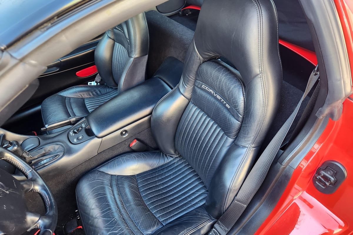 2001 Chevrolet Corvette Coupe - Image 11