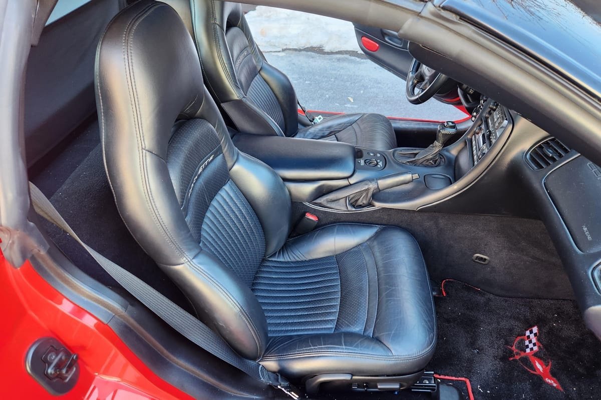 2001 Chevrolet Corvette Coupe - Image 12