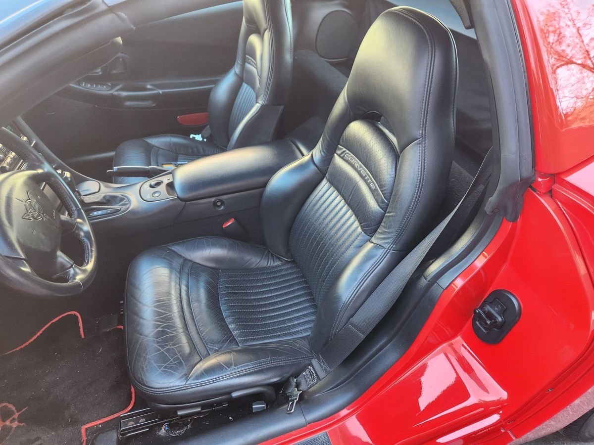 2001 Chevrolet Corvette Coupe - Image 14