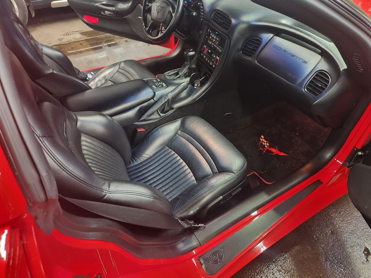 2001 Chevrolet Corvette Coupe - Image 15