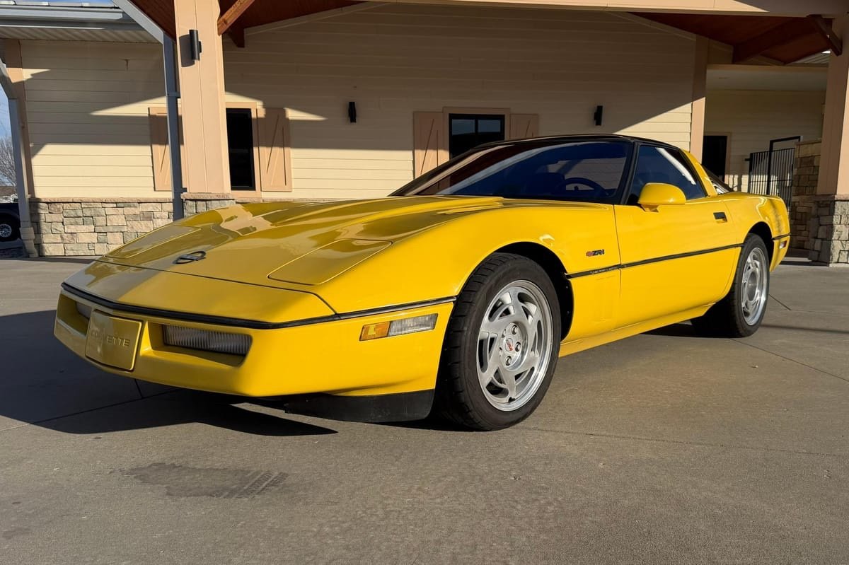 1990 Chevrolet Corvette ZR-1 - Image 4