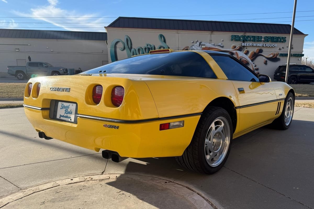 1990 Chevrolet Corvette ZR-1 - Image 5