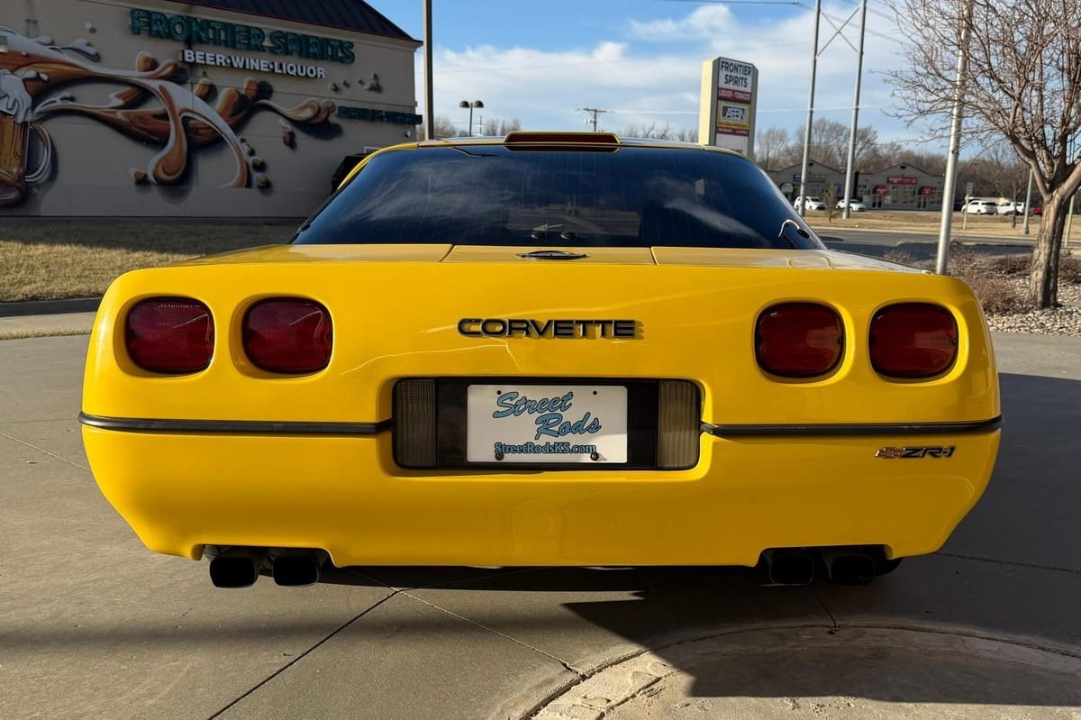1990 Chevrolet Corvette ZR-1 - Image 6
