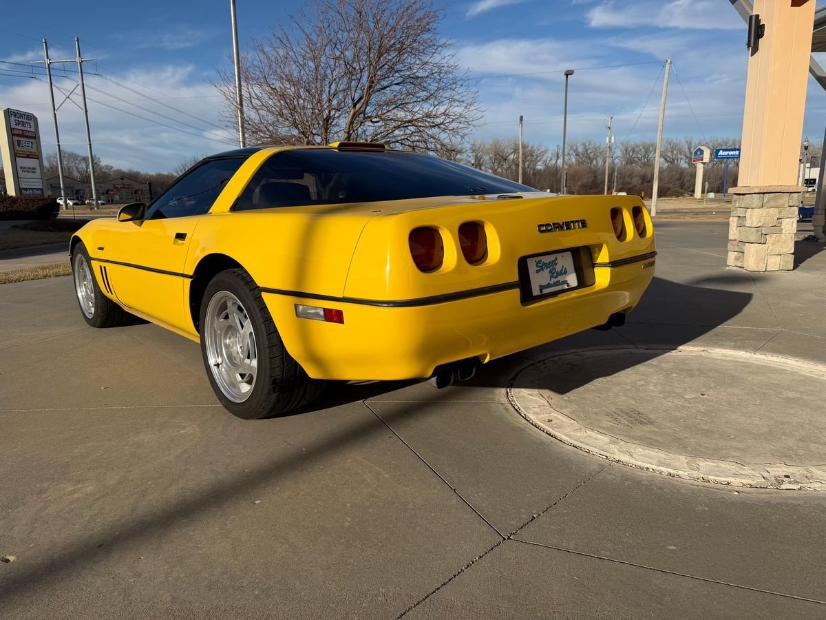 1990 Chevrolet Corvette ZR-1 - Image 9