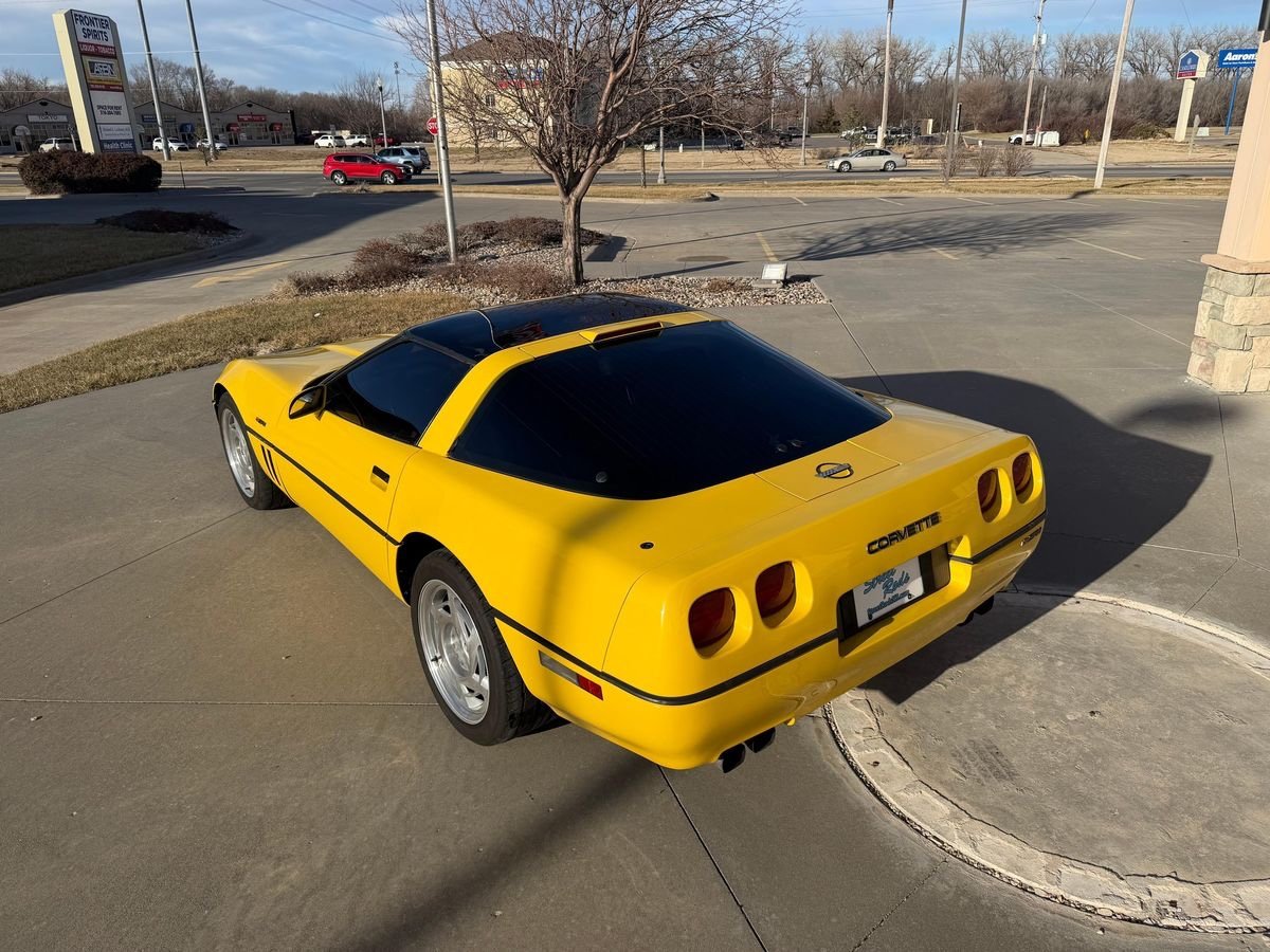 1990 Chevrolet Corvette ZR-1 - Image 10