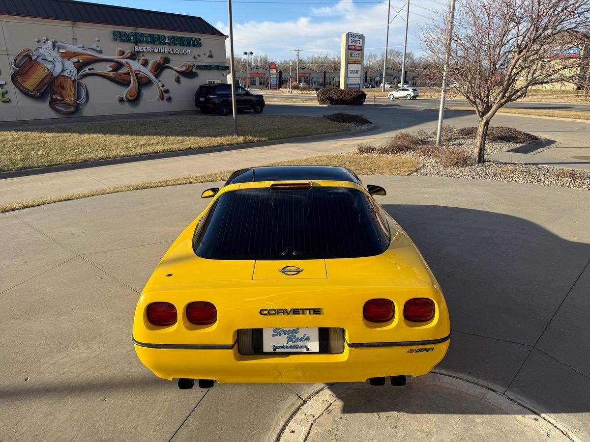 1990 Chevrolet Corvette ZR-1 - Image 11