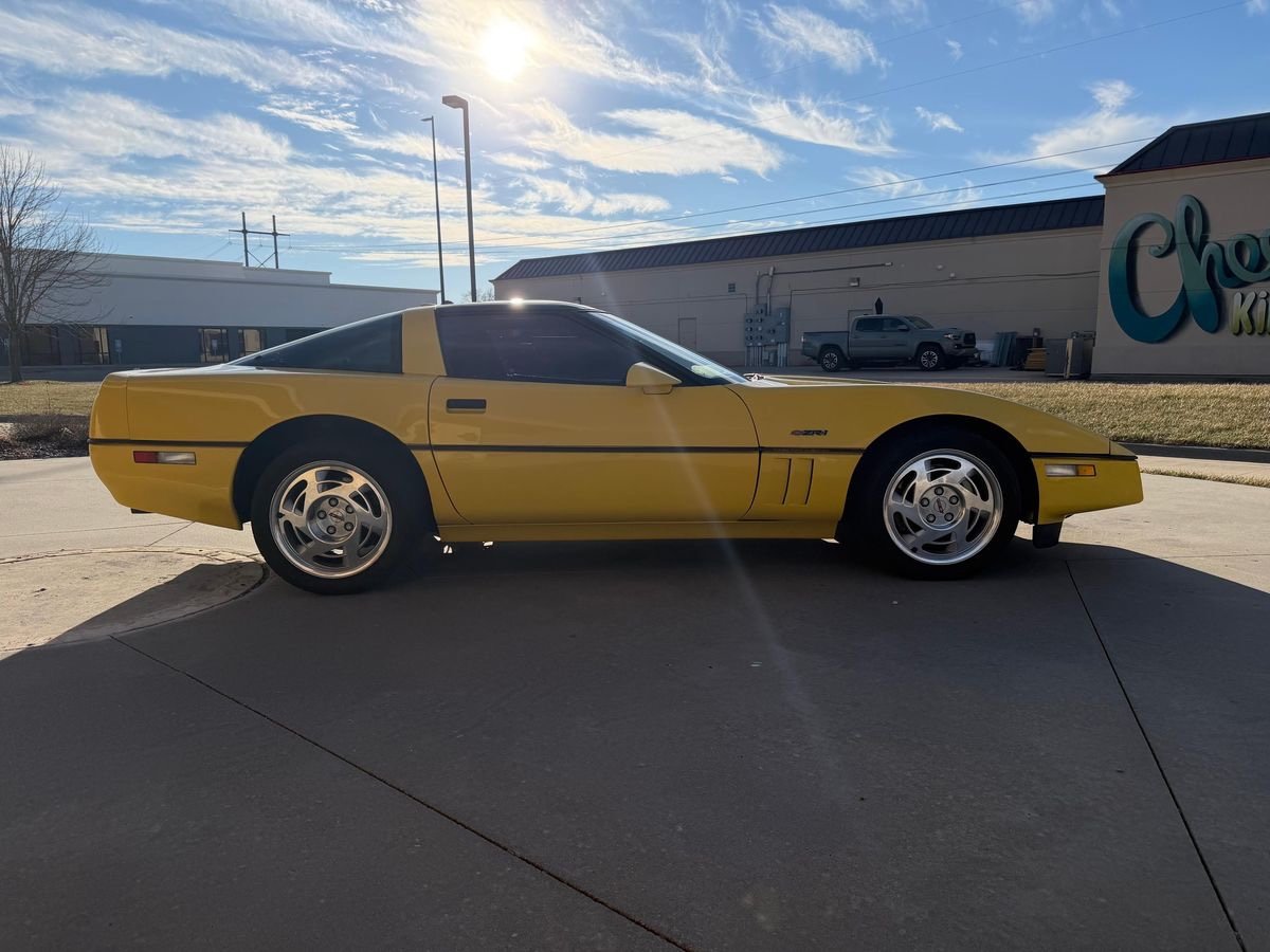 1990 Chevrolet Corvette ZR-1 - Image 13
