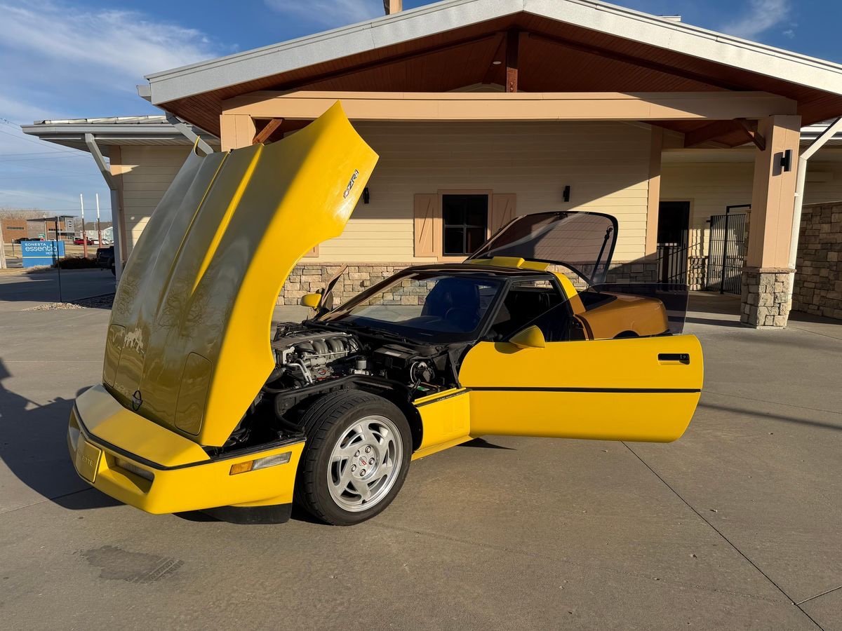 1990 Chevrolet Corvette ZR-1 - Image 17