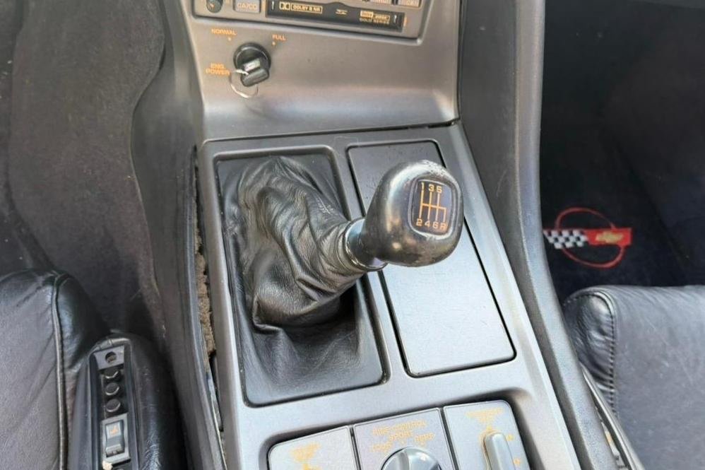 1990 Chevrolet Corvette ZR-1 - Image 21