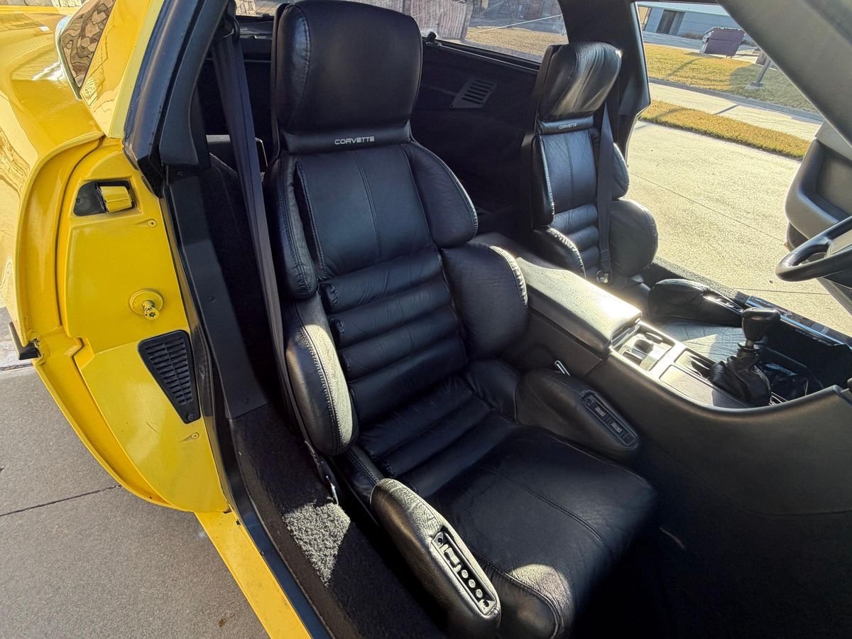 1990 Chevrolet Corvette ZR-1 - Image 24